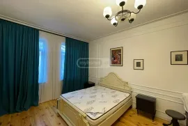 Продается квартира, 3 Kомнатная, Старое здание, Тбилиси, Чугурети