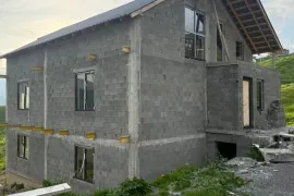 იყიდება სახლი, 8 ოთახიანი, ყაზბეგი, გუდაური