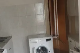 იყიდება ბინა, 3 ოთახიანი, ძველი აშენებული, თბილისი, კონიაკის დას.