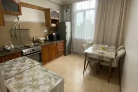 ქირავდება ბინა, 2 ოთახიანი, ძველი აშენებული, ქობულეთი, ქობულეთი