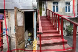 იყიდება ბინა, 3 ოთახიანი, ძველი აშენებული, თბილისი, ჩუღურეთი