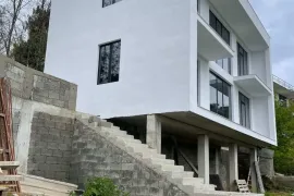 იყიდება სახლი, 5 ოთახიანი, ბათუმი, მახინჯაური