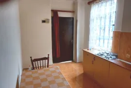 ქირავდება ბინა, 2 ოთახიანი, ძველი აშენებული, თბილისი, ჩუღურეთი