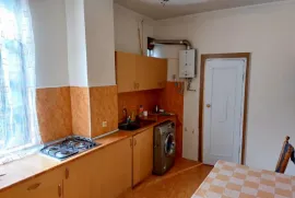 ქირავდება ბინა, 2 ოთახიანი, ძველი აშენებული, თბილისი, ჩუღურეთი