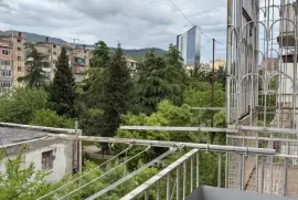 ქირავდება ბინა, 2 ოთახიანი, ძველი აშენებული, თბილისი, საბურთალო