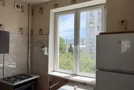 ქირავდება ბინა, 2 ოთახიანი, ძველი აშენებული, თბილისი, საბურთალო
