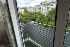 ქირავდება ბინა, 2 ოთახიანი, ძველი აშენებული, თბილისი, საბურთალო