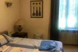 იყიდება ბინა, 4 ოთახიანი, ძველი აშენებული, თბილისი, საბურთალო