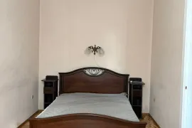 ქირავდება ბინა, 3 ოთახიანი, ძველი აშენებული, თბილისი, ვერა