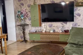 იყიდება სახლი, 8 ოთახიანი, გორი, ნადარბაზევი 