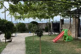 იყიდება სახლი, 8 ოთახიანი, გორი, ნადარბაზევი 