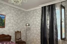 იყიდება სახლი, 8 ოთახიანი, გორი, ნადარბაზევი 