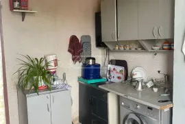 იყიდება ბინა, 2 ოთახიანი, ძველი აშენებული, რუსთავი