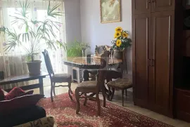 იყიდება ბინა, 2 ოთახიანი, ძველი აშენებული, რუსთავი