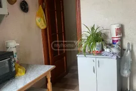 იყიდება ბინა, 2 ოთახიანი, ძველი აშენებული, რუსთავი