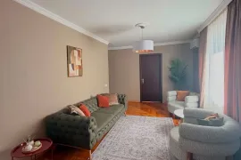 ქირავდება ბინა, 3 ოთახიანი, ძველი აშენებული, თბილისი, საბურთალო