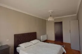 ქირავდება ბინა, 3 ოთახიანი, ძველი აშენებული, თბილისი, საბურთალო