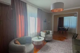ქირავდება ბინა, 3 ოთახიანი, ძველი აშენებული, თბილისი, საბურთალო