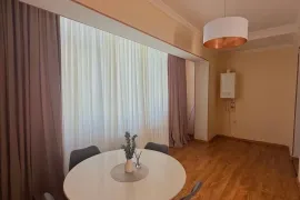 ქირავდება ბინა, 3 ოთახიანი, ძველი აშენებული, თბილისი, საბურთალო