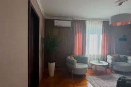 ქირავდება ბინა, 3 ოთახიანი, ძველი აშენებული, თბილისი, საბურთალო