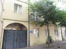 იყიდება სახლი, 4 ოთახიანი, თბილისი, ჩუღურეთი