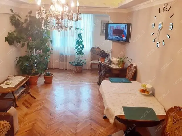 ქირავდება ბინა დღიურად, 3 ოთახიანი, ძველი აშენებული, ბათუმი, რუსთაველის უბანი