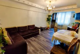 ქირავდება ბინა დღიურად, 3 ოთახიანი, ძველი აშენებული, ბათუმი, რუსთაველის უბანი