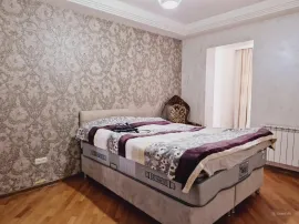 Daily Apartment Rent, 3 Room, Old building, Batumi, Khimshiashvili District