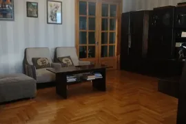 იყიდება ბინა, 4 ოთახიანი, ძველი აშენებული, თბილისი, ვაკე