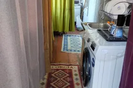 ქირავდება ბინა, 1 ოთახიანი, ძველი აშენებული, თბილისი, სოლოლაკი