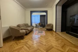 ქირავდება ბინა, 4 ოთახიანი, ძველი აშენებული, თბილისი, საბურთალო
