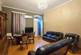 Продается квартира, 4 Kомнатная, Старое здание, Тбилиси, Чугурети