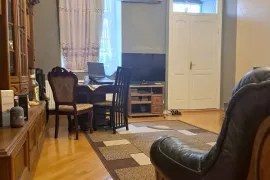 Продается квартира, 4 Kомнатная, Старое здание, Тбилиси, Чугурети