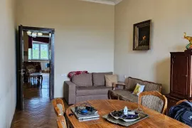Продается квартира, 3 Kомнатная, Старое здание, Тбилиси, Чугурети