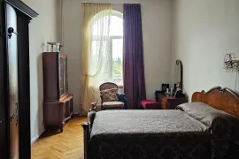Продается квартира, 3 Kомнатная, Старое здание, Тбилиси, Чугурети