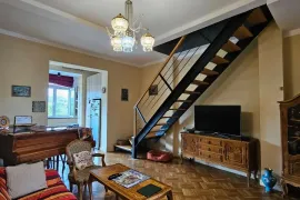 Продается квартира, 3 Kомнатная, Старое здание, Тбилиси, Чугурети