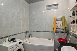 Продается квартира, 3 Kомнатная, Старое здание, Тбилиси, Чугурети