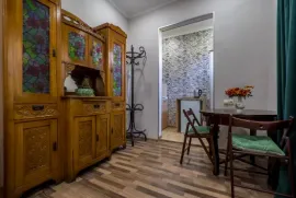Аренда квартир посуточно, 2 Kомнатная, Старое здание, Тбилиси, Чугурети