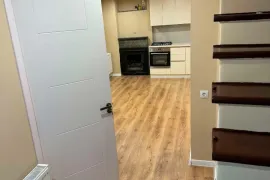 Продается квартира, 3 Kомнатная, Старое здание, Тбилиси, Чугурети