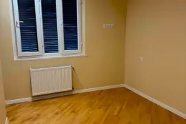 Продается квартира, 3 Kомнатная, Старое здание, Тбилиси, Чугурети