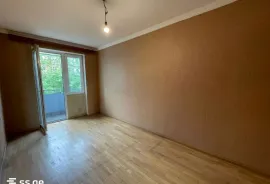 იყიდება ბინა, 4 ოთახიანი, ძველი აშენებული, თბილისი, ჩუღურეთი