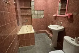 იყიდება ბინა, 4 ოთახიანი, ძველი აშენებული, თბილისი, ჩუღურეთი