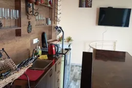 იყიდება, სასტუმრო
