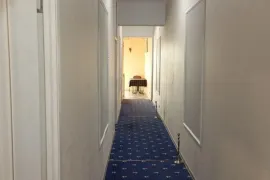 იყიდება, სასტუმრო