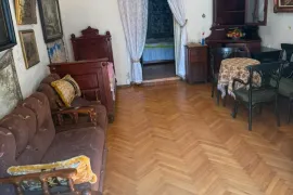 Аренда, 3 Kомнатная, Старое здание, Кутаиси, Бжолеби
