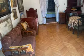 Аренда, 3 Kомнатная, Старое здание, Кутаиси, Бжолеби