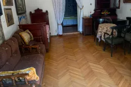 Аренда, 3 Kомнатная, Старое здание, Кутаиси, Бжолеби