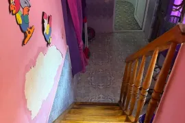 Аренда, 3 Kомнатная, Старое здание, Кутаиси, Бжолеби