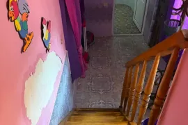 Аренда, 3 Kомнатная, Старое здание, Кутаиси, Бжолеби