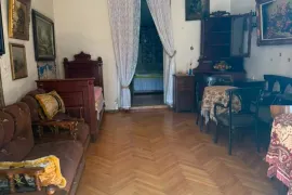 Аренда, 3 Kомнатная, Старое здание, Кутаиси, Бжолеби